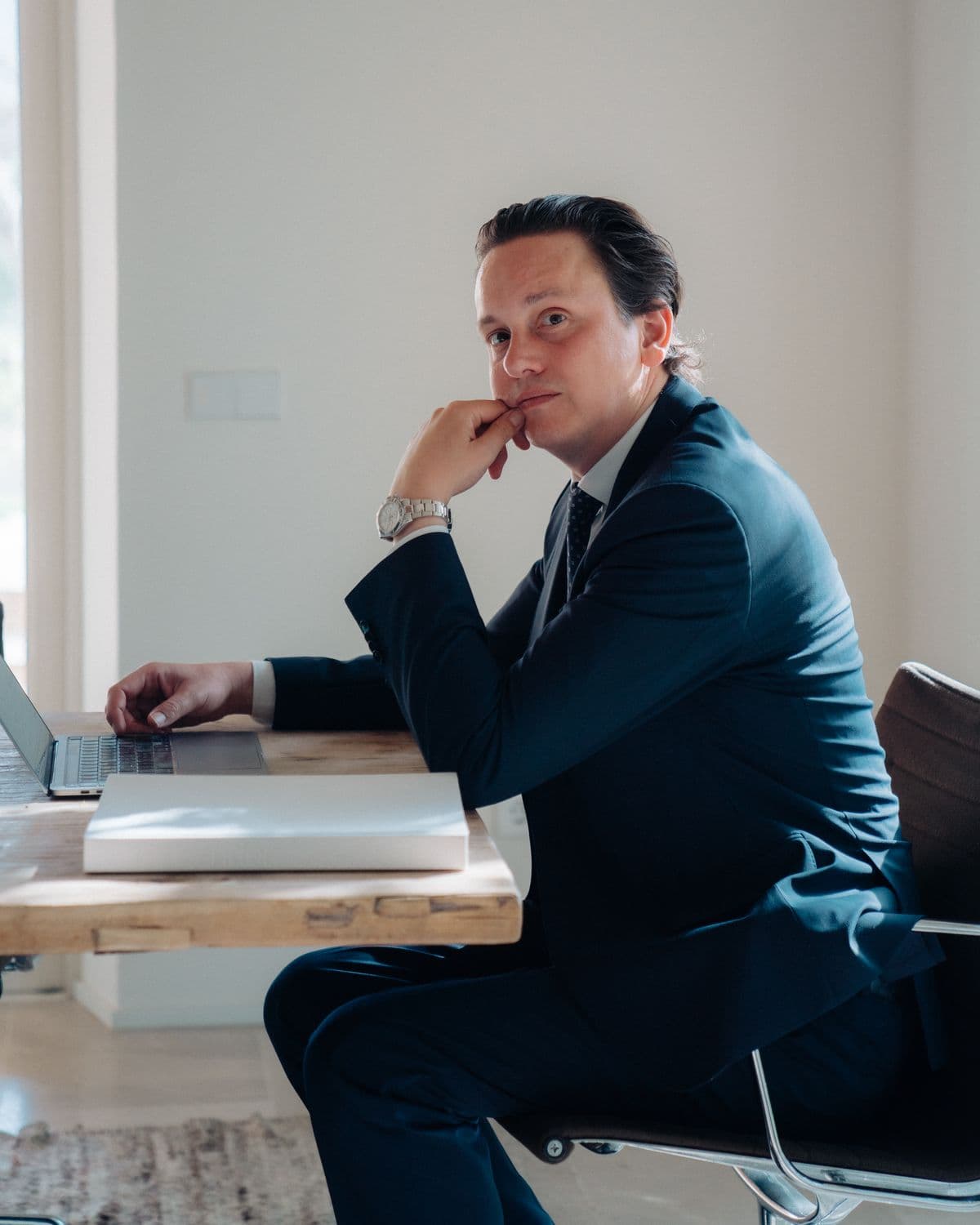 Porträt von Rechtsanwalt Adrian Dinkl